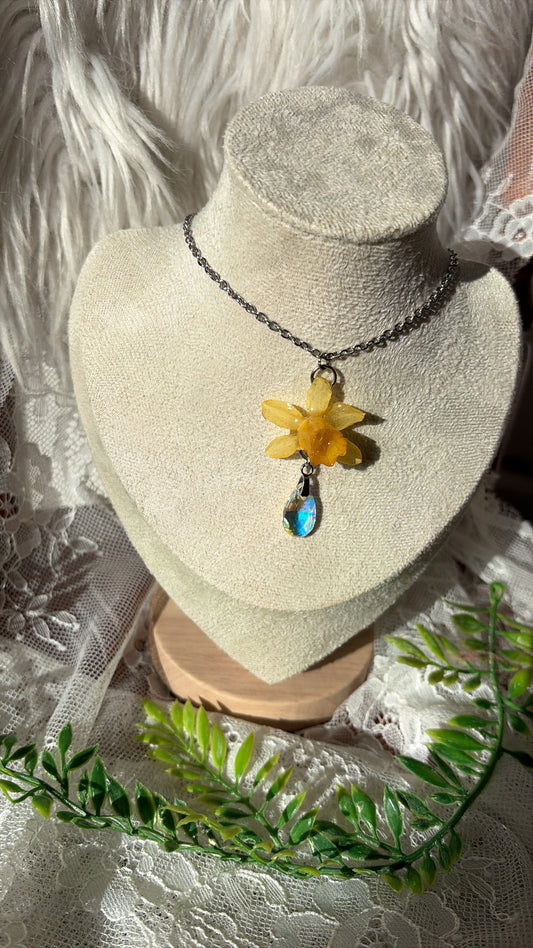 Daffodil Drop Necklace- Silver