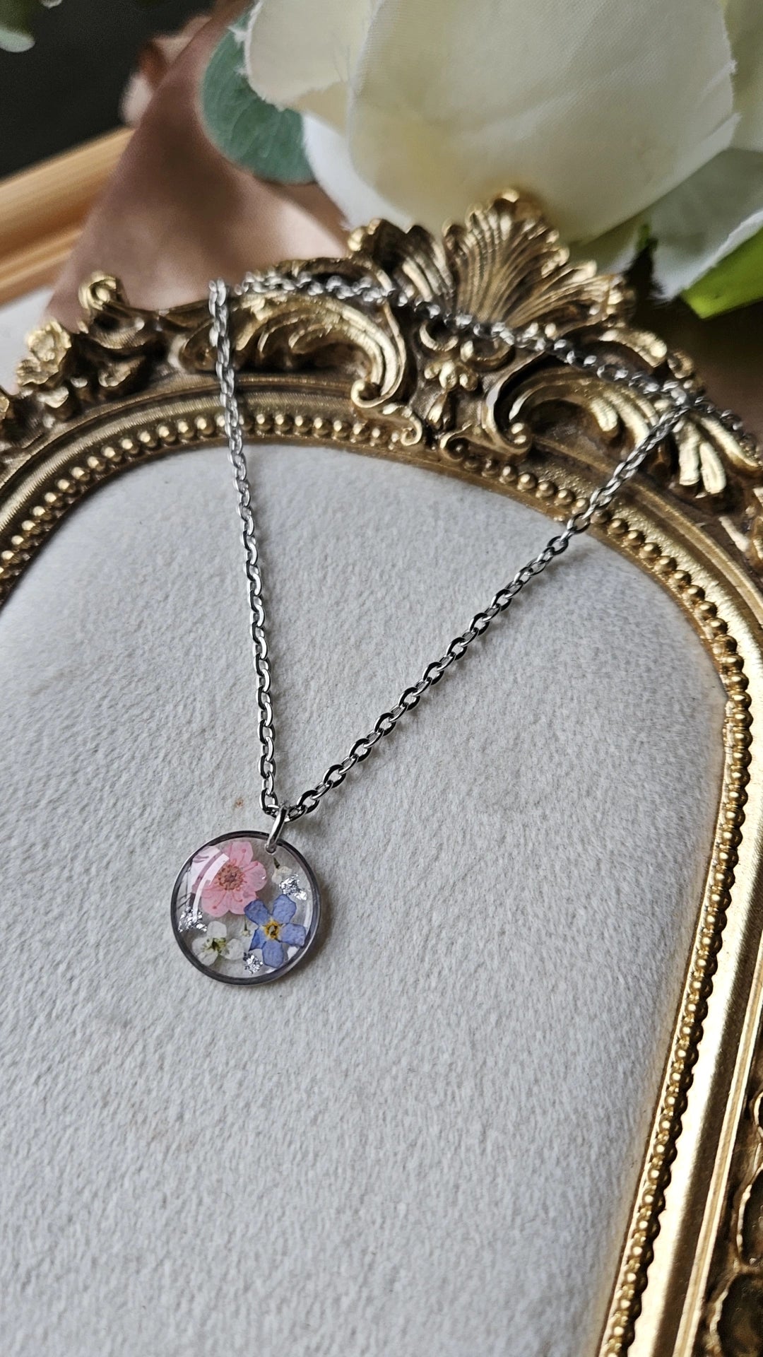 Floral Round Necklace