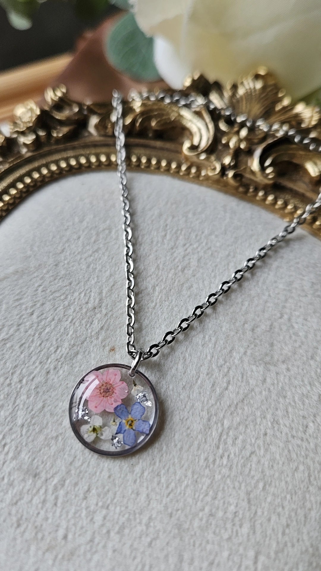 Floral Round Necklace